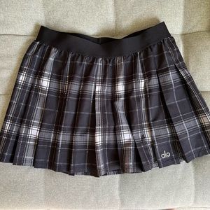 Alo Yoga Pleated Plaid tennis skits